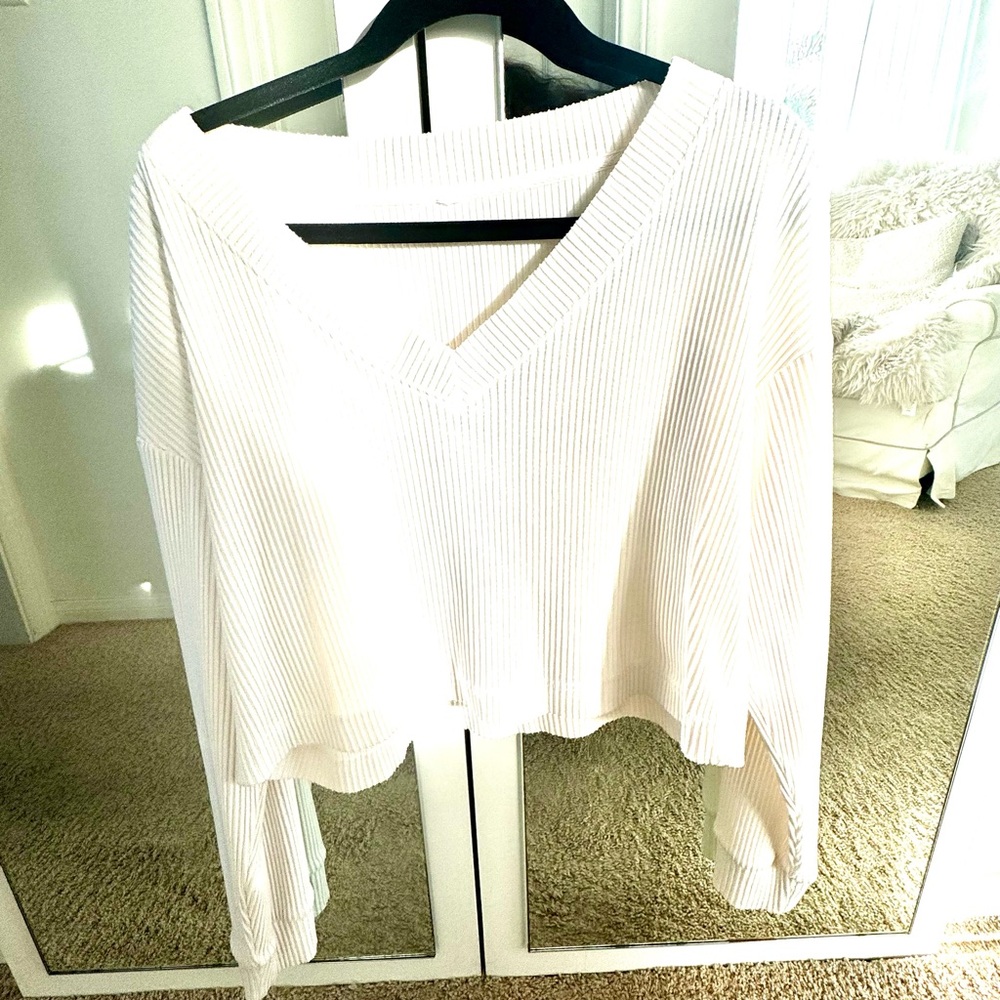 ALO Muse V-Neck Pullover in Ivory - Picture 4 of 6